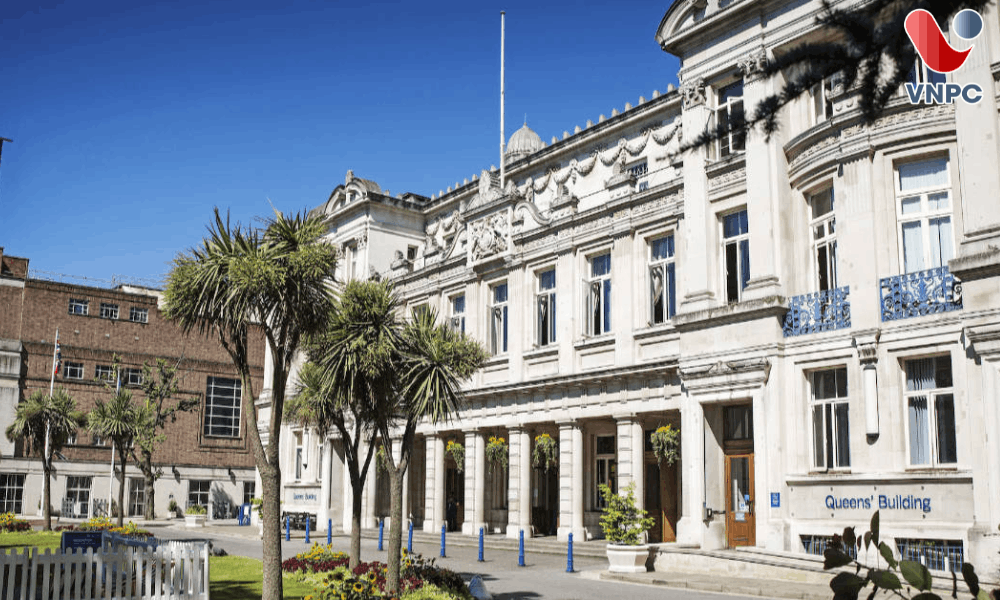Trường Đại Học Queen Mary University Of London: Ngành Học, Học Phí